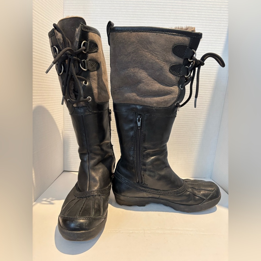 UGG Black/Gray Lace-Up Knee High Suede & Leather Boots | Size 7